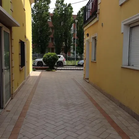 Yellow Aparthotel 3*