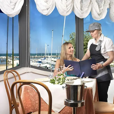 Zeus Hotel