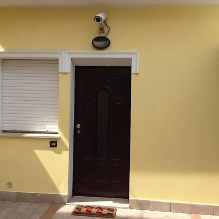Yellow Aparthotel