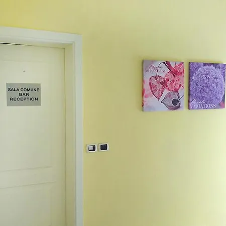 Yellow Aparthotel