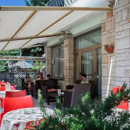 Otel Ausonia
