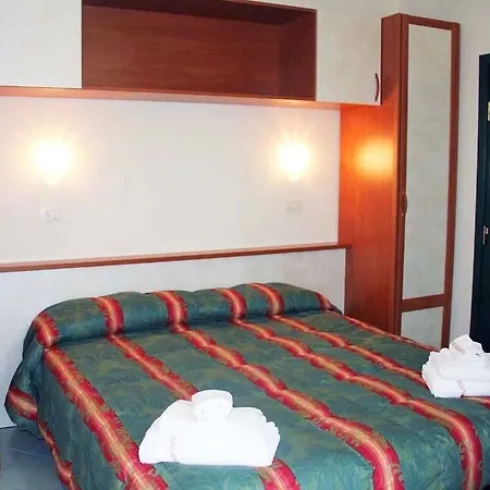 River Fronte Mare Con Piscina Hotel Rimini