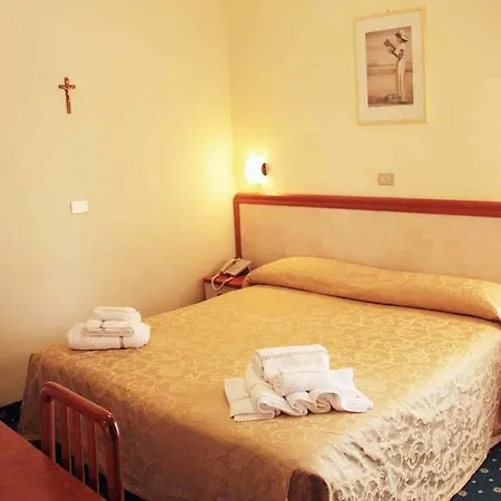 River Fronte Mare Con Piscina Hotel