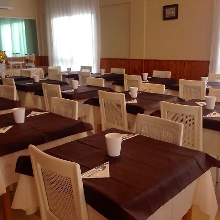 Riva Hotel 2*