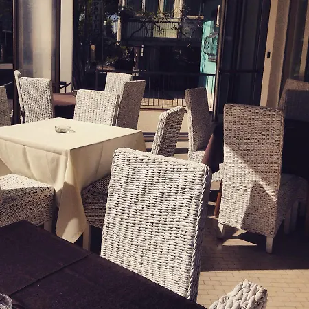 Riva Hotel 2*