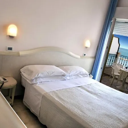 Zeus Hotel