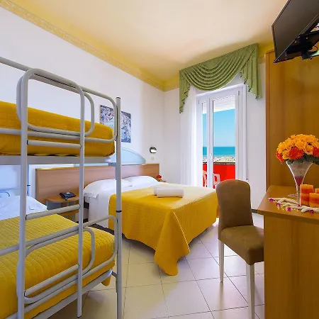 Ariane - Beachfront, Breakfast Xxl & Sea View 3* רימיני