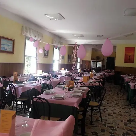 Hotel Moroni 2*