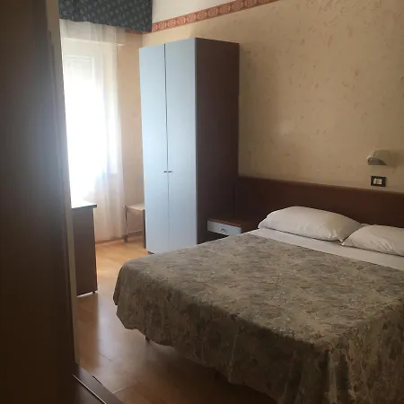 Отель Alexander