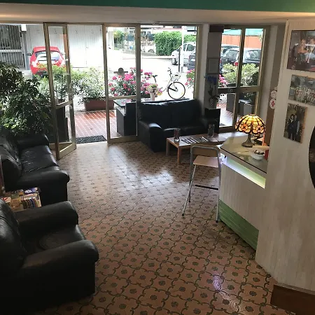Hotel Mirella 2*