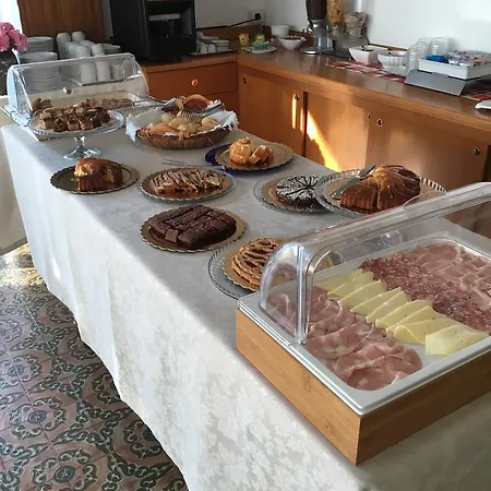 Hotel Mirella 2*