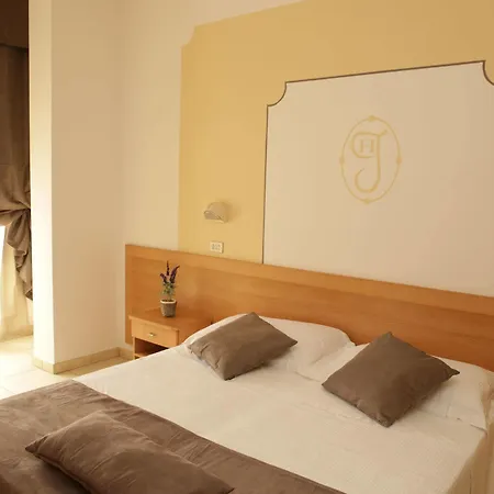 Jolie Hotell 3*