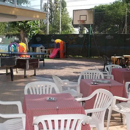 Sandra Hotel 3*