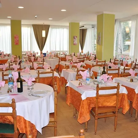Sandra Hotel 3*