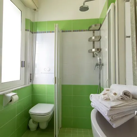Holland Hotel 3*