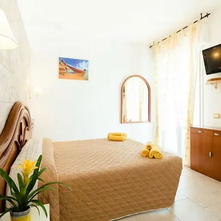 La Aparthotel 3*
