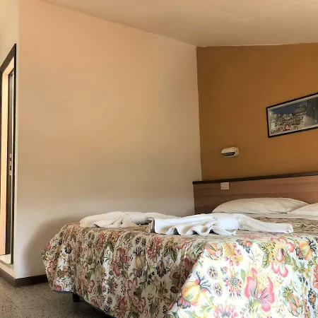 Edy Hotel 2*