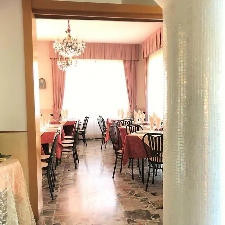 Edy Hotel 2*