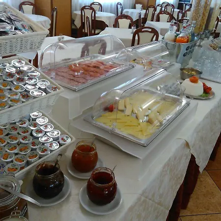 阿波罗酒店 里米尼