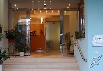 Hotel Iones 3*
