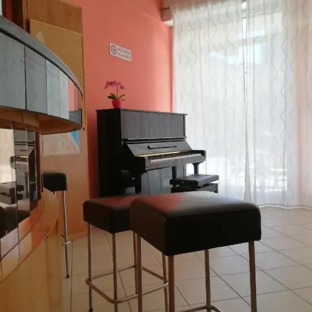 מלון Rossella 2*