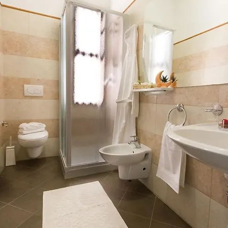 Augustus Hotel 3*