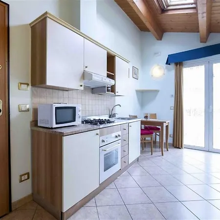 Residenza Melucci Апарт-отель *