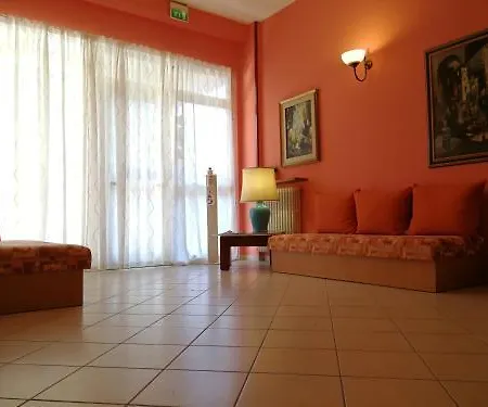 Rossella מלון 2*