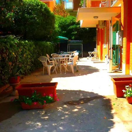 Maena Hotel 2*