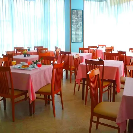 Hotel Maena 2*