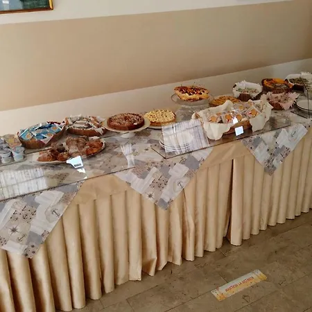Hotel Dei Cesari 3*