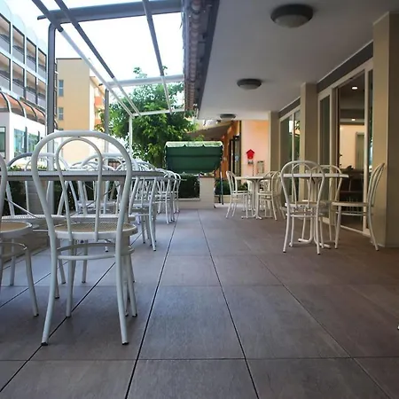 Hotell Mauri Marebello