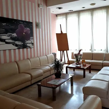 Atrium 3*