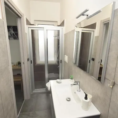 Отель Crisvan