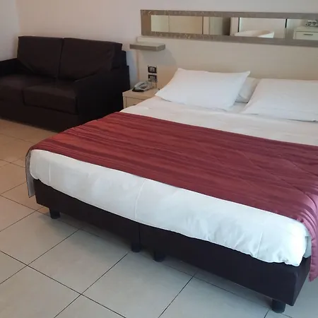 Mercure Artis Hotel 4*