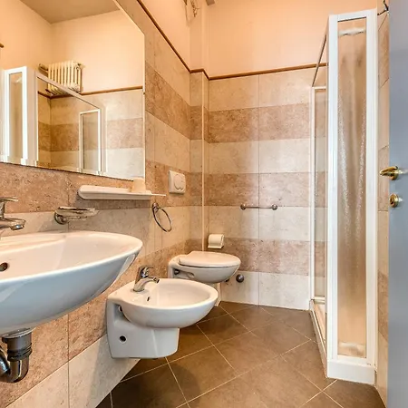 Augustus Hotel 3*