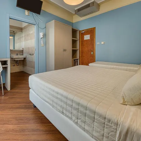 Augustus Hotel 3*