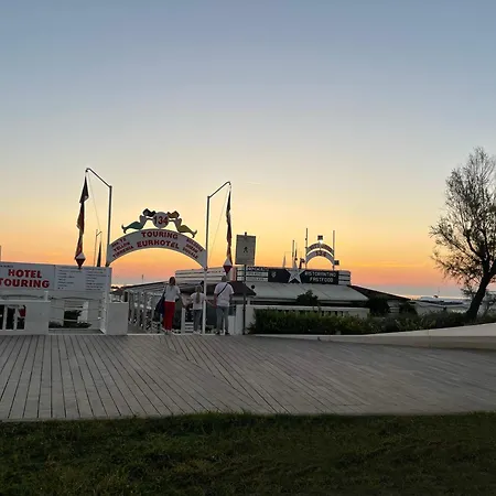 Yes Touring & Szálloda 4*
