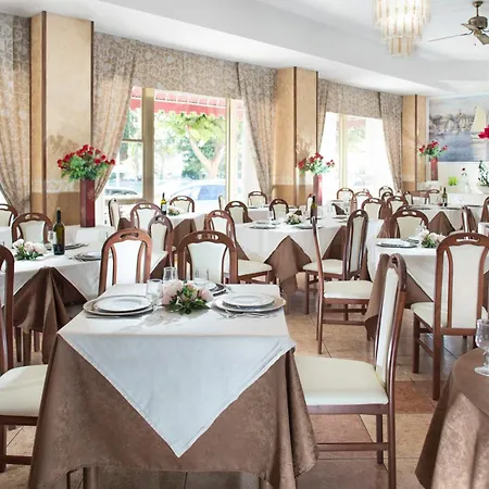 Apollo Hotel 3*