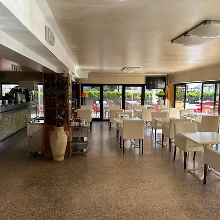 城堡酒店 3*