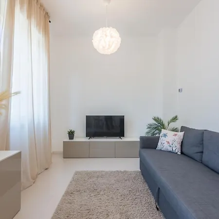 Cinzia Apartahotel