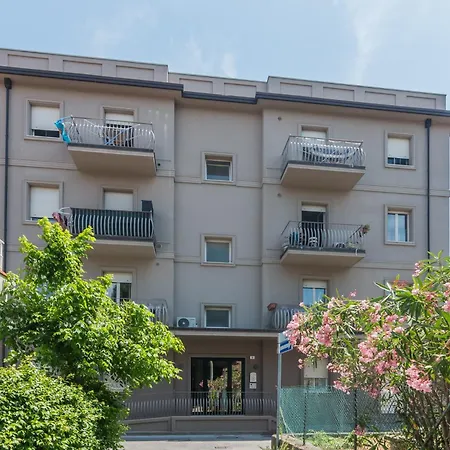 Cinzia Apartahotel *