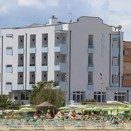 Hotel Iones 3*