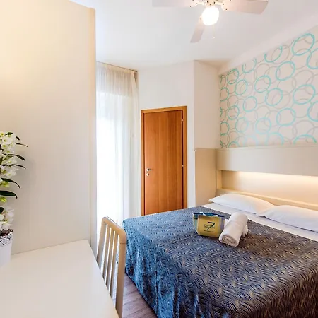 Hotel Seven 3*