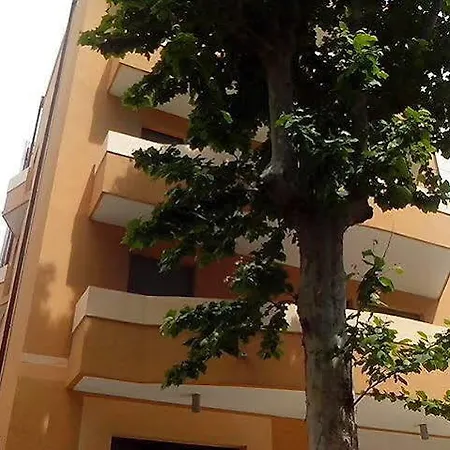 Domus Aparthotel 4*