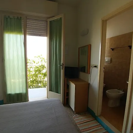 Capitol Hotel 2*