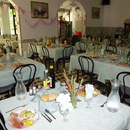 Hotell Podgora 3*