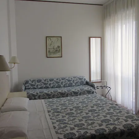Carlton Hotel 3*