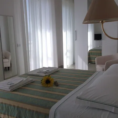 Carlton Hotel 3*