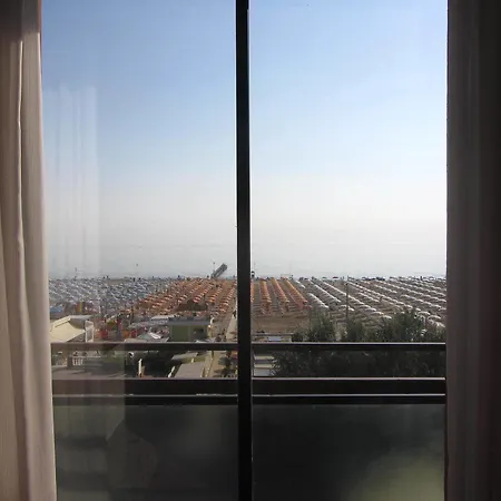 Carlton Hotel 3*